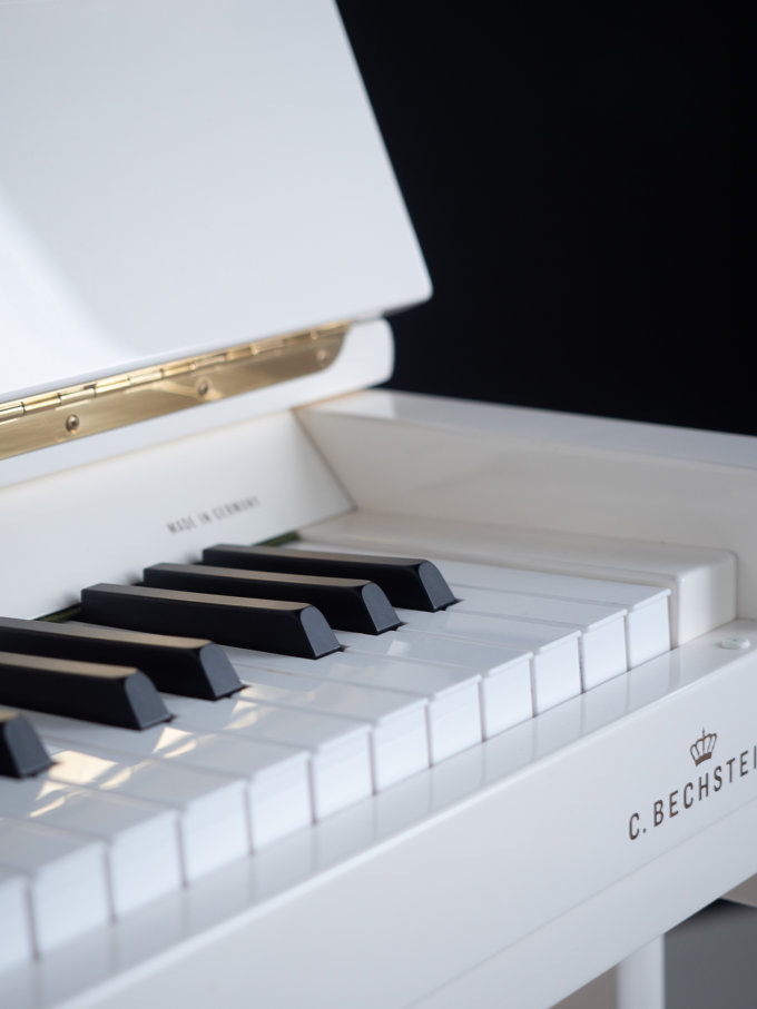 Пианино C. Bechstein Residence Classic 118 (BU) белое, полированное